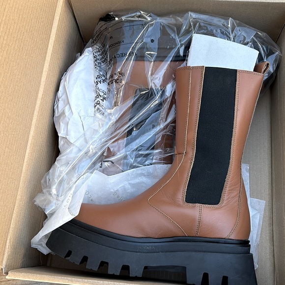 NWT Alohas All Rounder Chelsea Boots - Picture 9 of 11